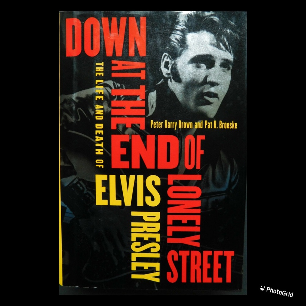 🎶📚The Life & Death of Elvis Presley Book📚🎶 damaged but totally readable!!